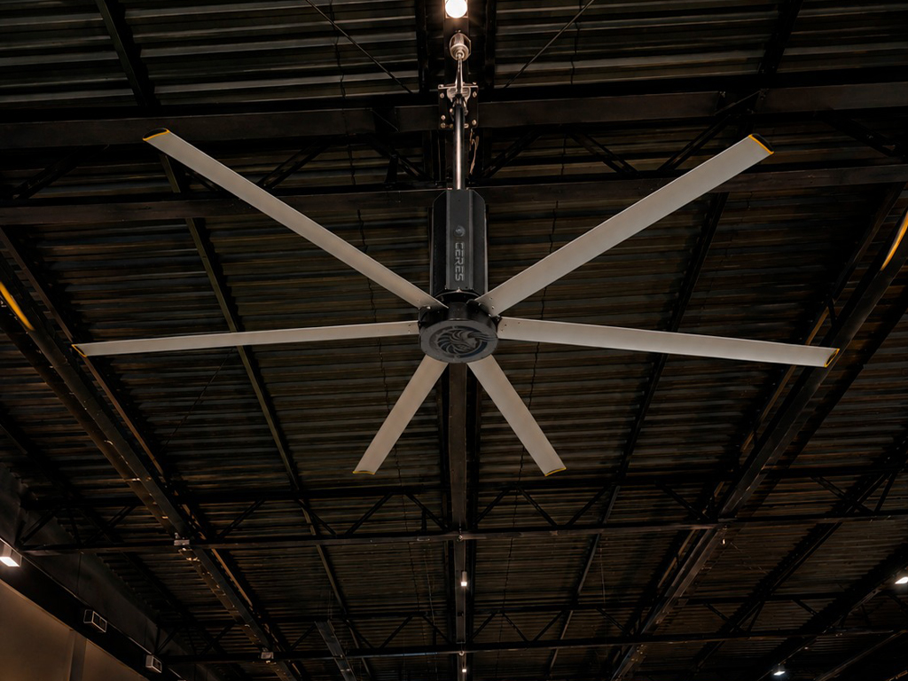 Centro do ventilador com identificação CERES Machine no cubo do motor